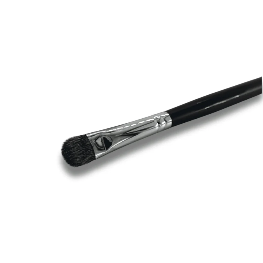 MUB025 soft eyeshadow brush with ergonomic handle